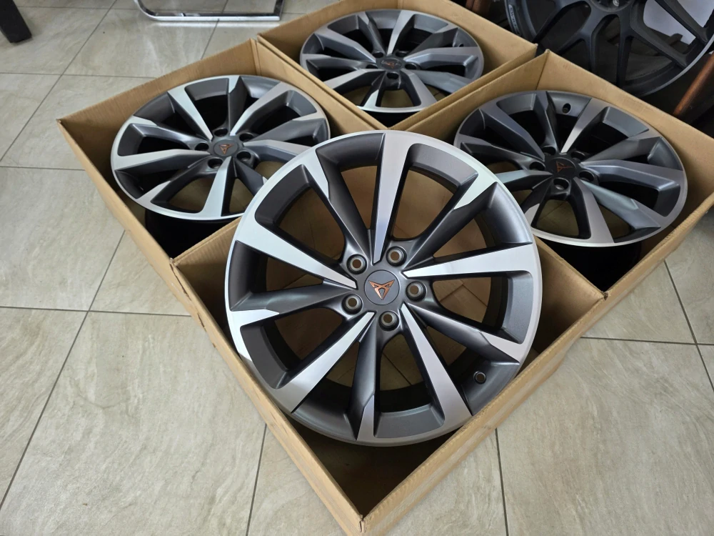 Cupra Seat Leon IV VW Golf 8 Audi A3 8Y 18"