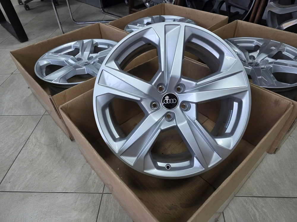 Audi A6 C7 Allroad Audi A5 A4 Allroad 4K8601025J 19"