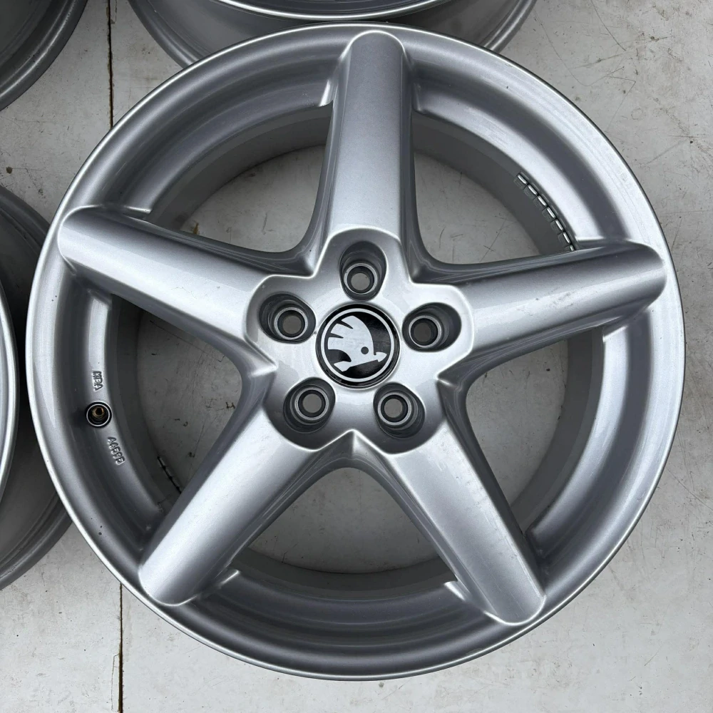 NOVÁ ALU KOLA ŠKODA OCTAVIA SUPERB KAROQ 17" DPH
