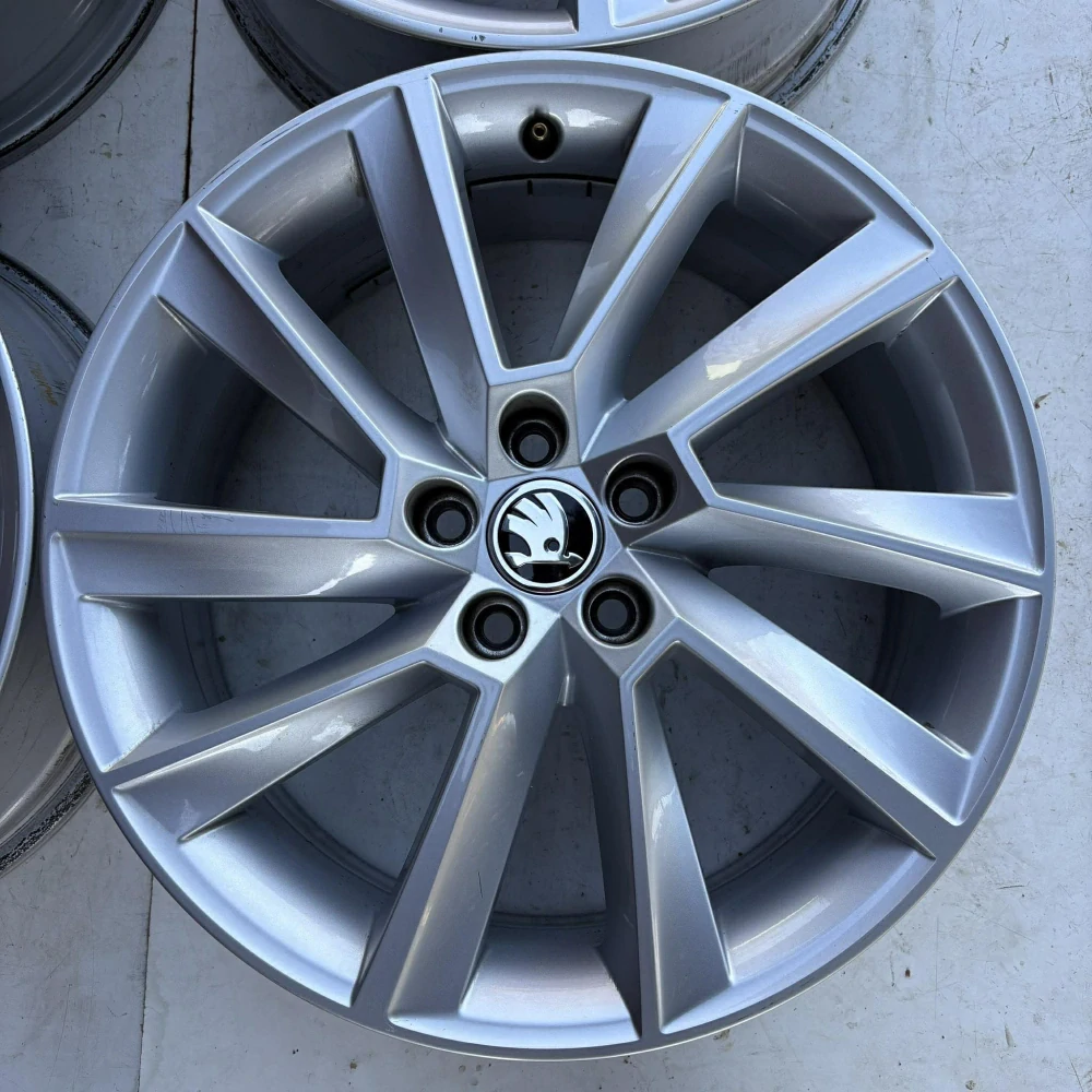 ŠKODA KAMIQ SCALA 17" DPH