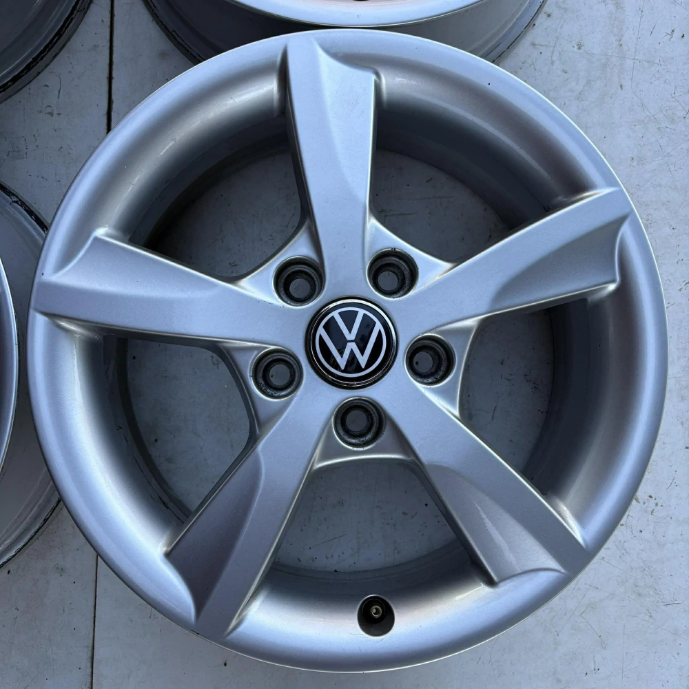 ALU KOLA VW GOLF TOURAN CADDY 16" DPH