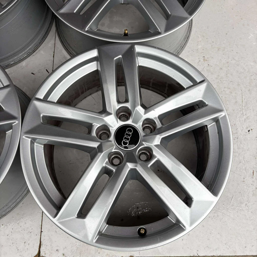 AUDI A3 A4 A5 A6 Q3 17"