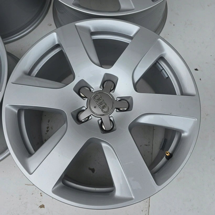 AUDI A4 B6 B7 B8 B9 A6 C6 C7 Q3 17'' ET39