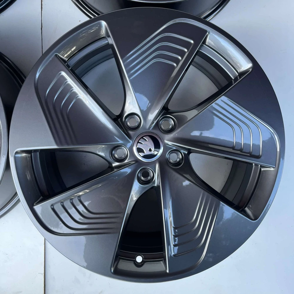 ŠKODA OCTAVIA KAROQ 18" NOVÉ