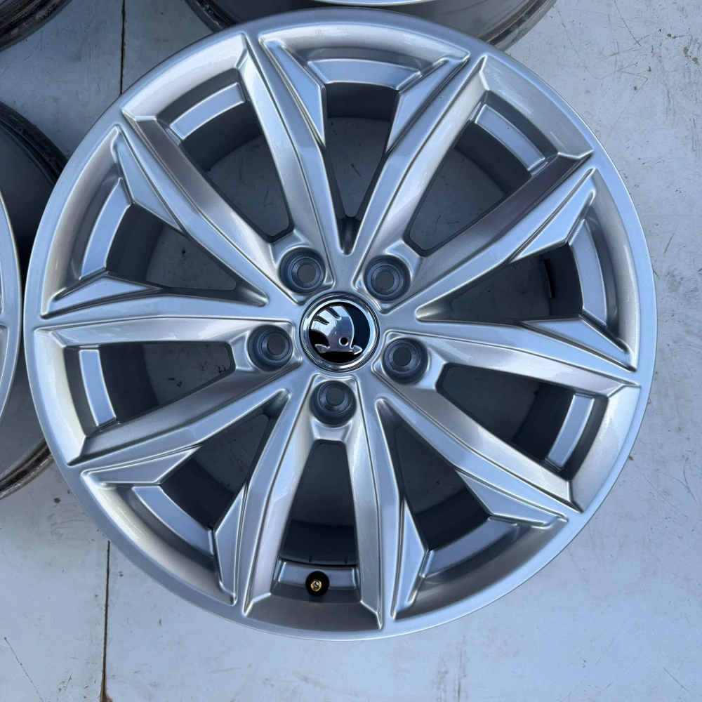 NOVÁ ALU KOLA ŠKODA OCTAVIA KAROQ SUPERB 17"