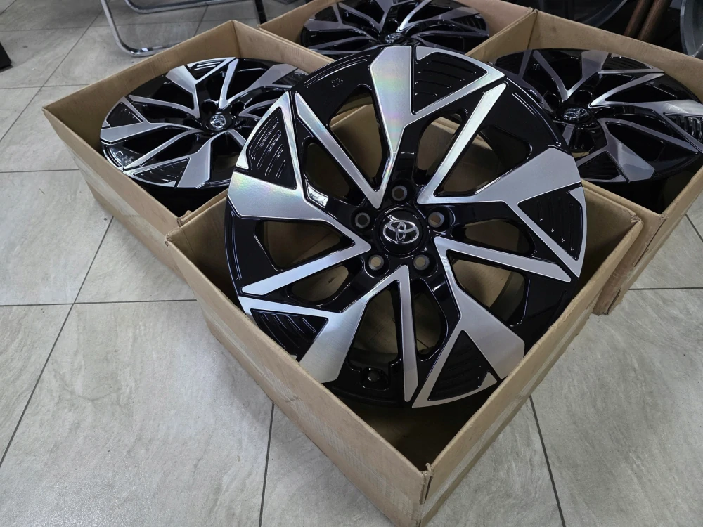 Toyota Corolla RAV4 Yaris Cross C-HR Camry 18"