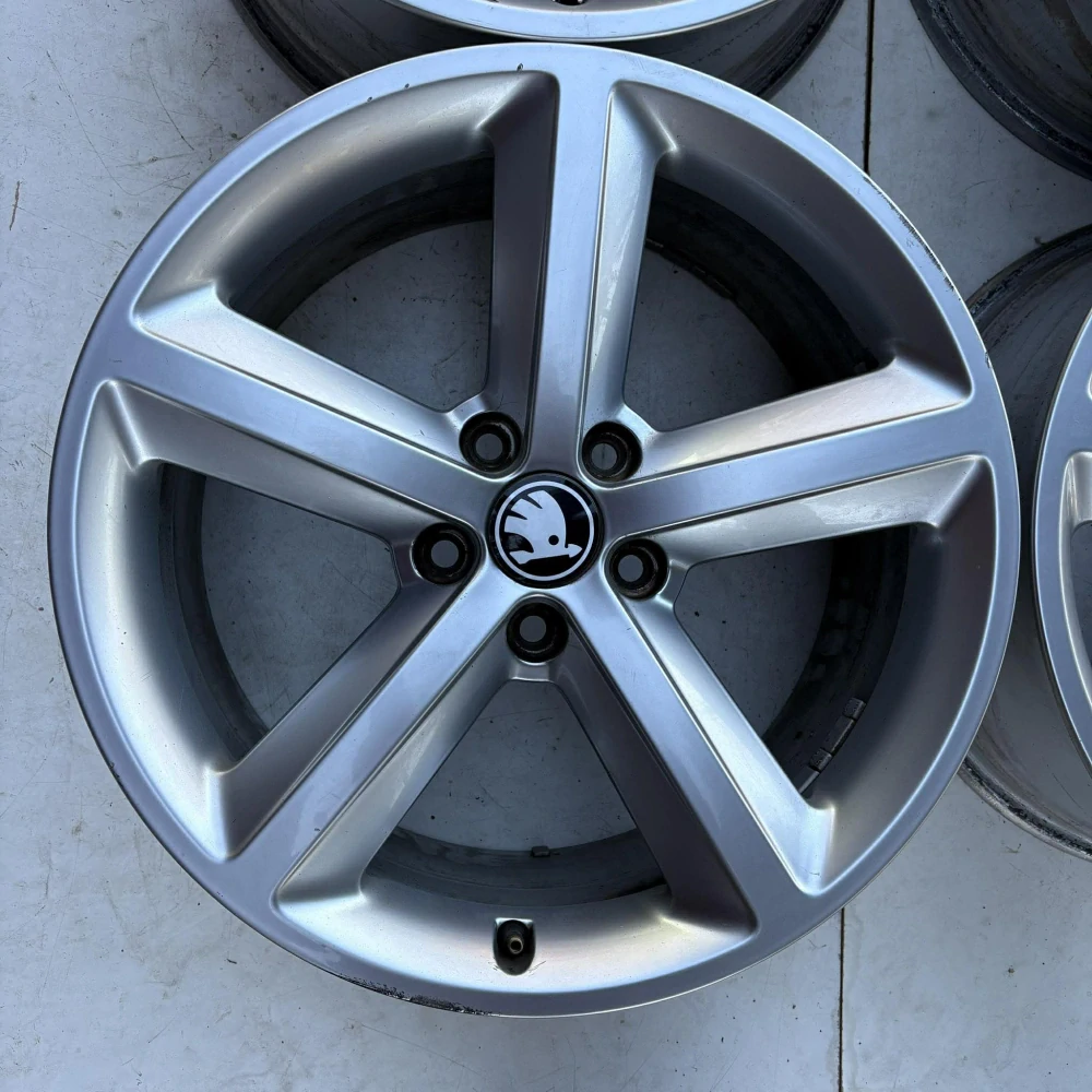 ALU KOLA ŠKODA OCTAVIA SUPERB KAROQ 18" DPH