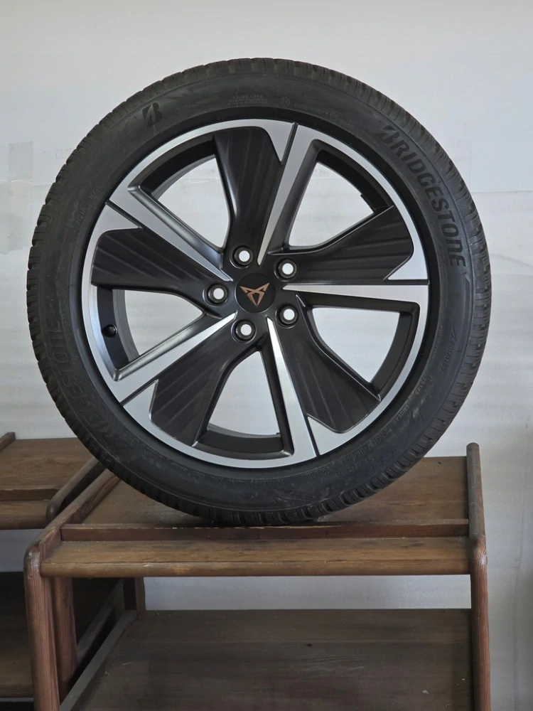 CUPRA FORMENTOR 18" Bridgestone 2023 ROK