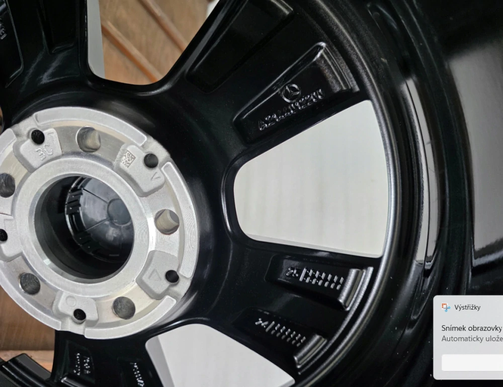 NOVÁ ZIMNÍ ALU KOLA MERCEDES E 18"