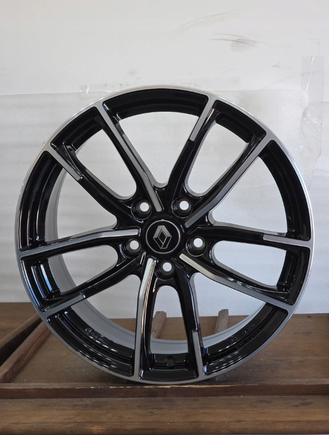 NOVÁ ALU KOLA RENAULT MEGANE IV 18"
