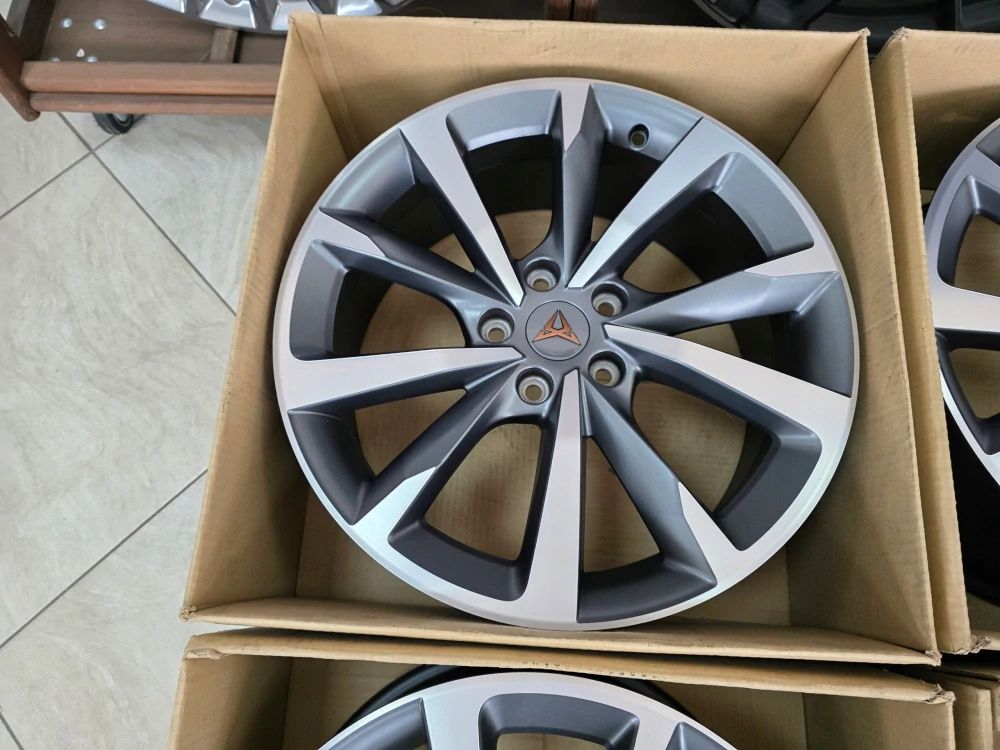 Cupra Seat Leon IV VW Golf 8 Audi A3 8Y 18"