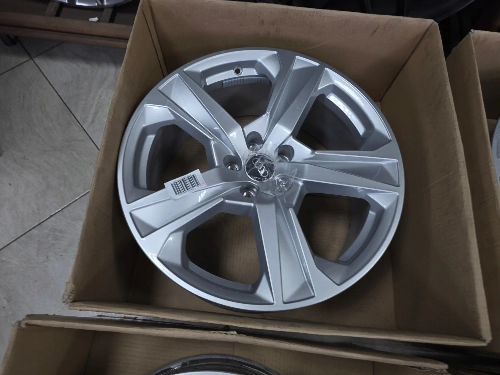 Audi A6 C7 Allroad Audi A5 A4 Allroad 4K8601025J 19"