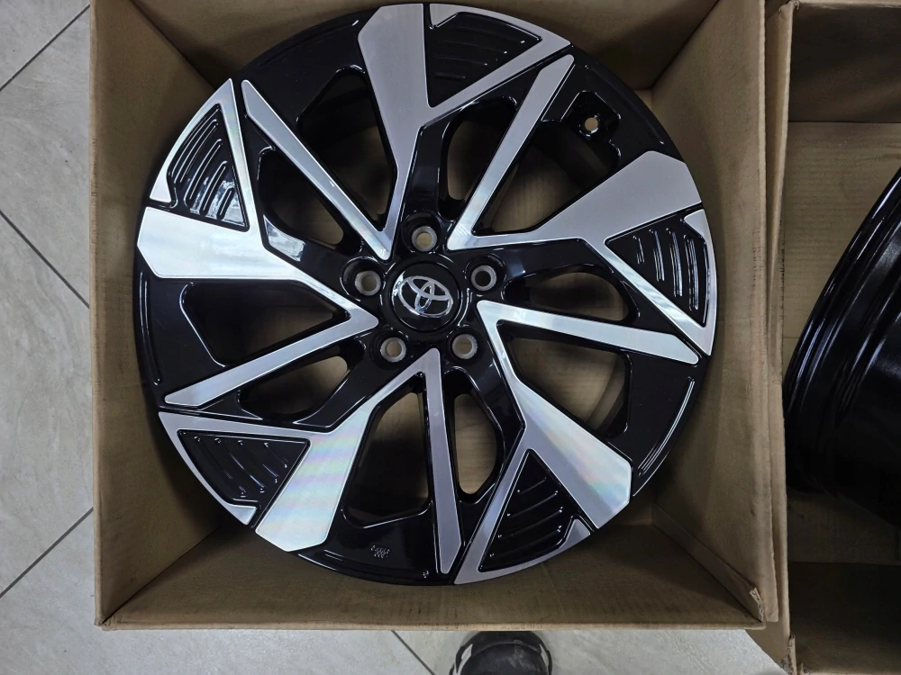 Toyota Corolla RAV4 Yaris Cross C-HR Camry 18"