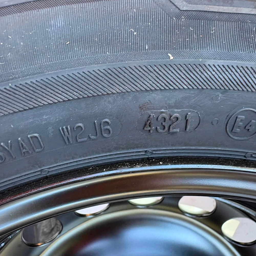 NOVÁ ZIMNÍ KOLA FABIA IBIZA POLO 185/65R15 DPH