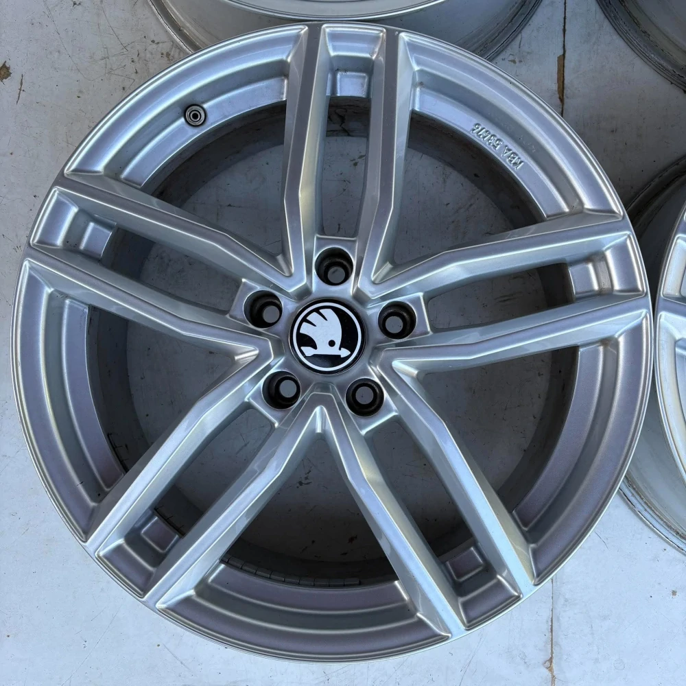 ALU KOLA ŠKODA KAROQ OCTAVIA SUPERB 18" DPH