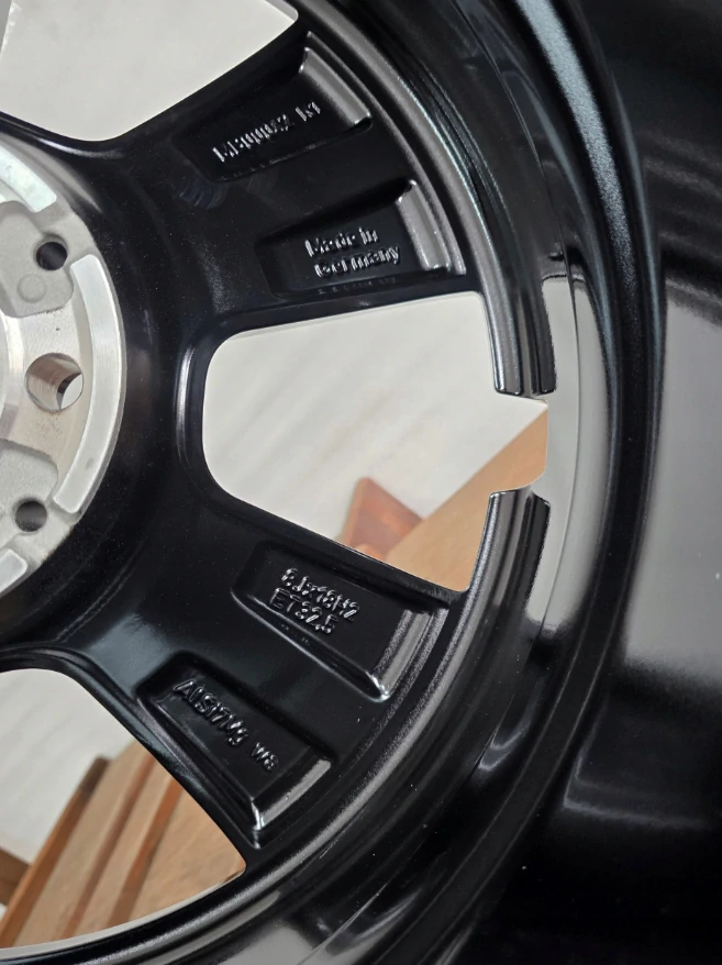 NOVÁ ZIMNÍ ALU KOLA MERCEDES E 18"