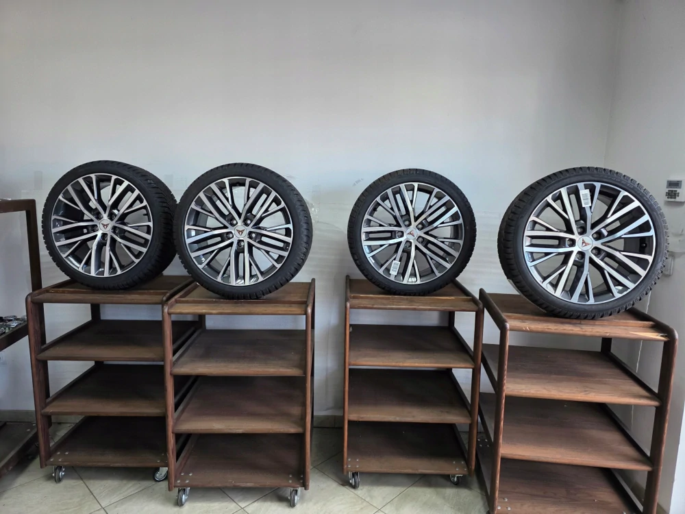 Seat Cupra Leon Mk4 18" Pirelli 2024 ROK