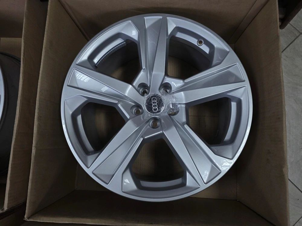 Audi A6 C7 Allroad Audi A5 A4 Allroad 4K8601025J 19"