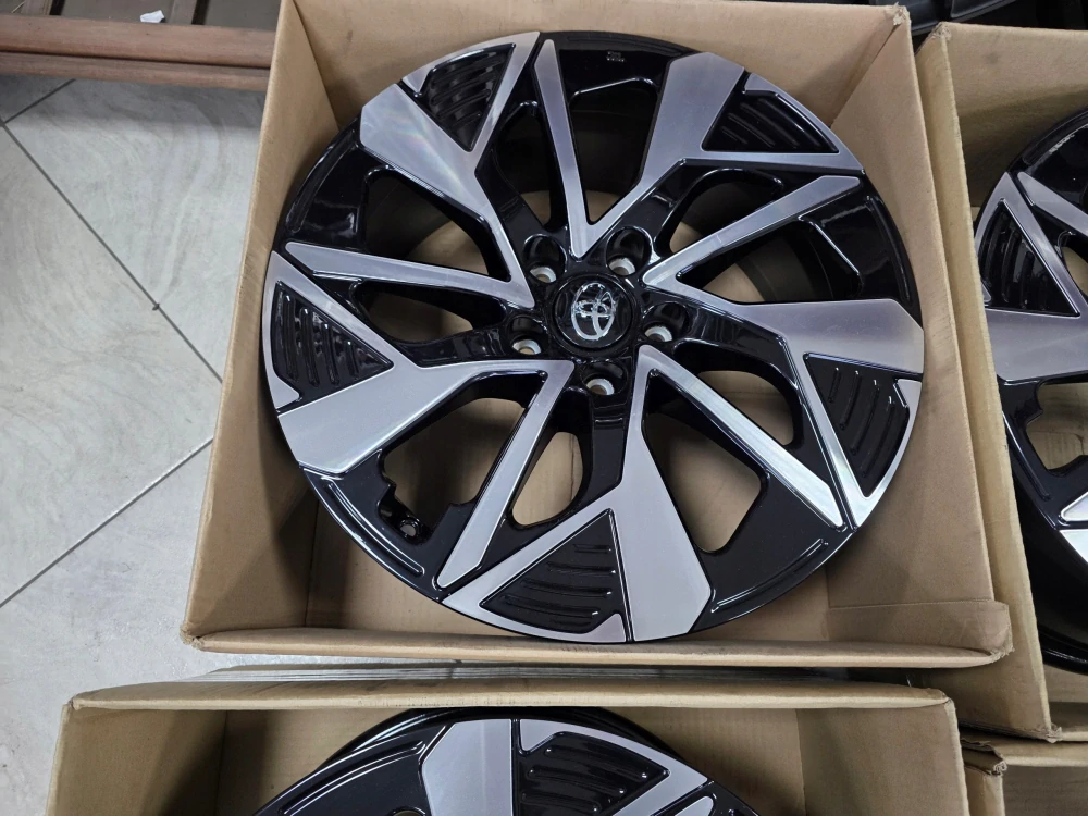 Toyota Corolla RAV4 Yaris Cross C-HR Camry 18"