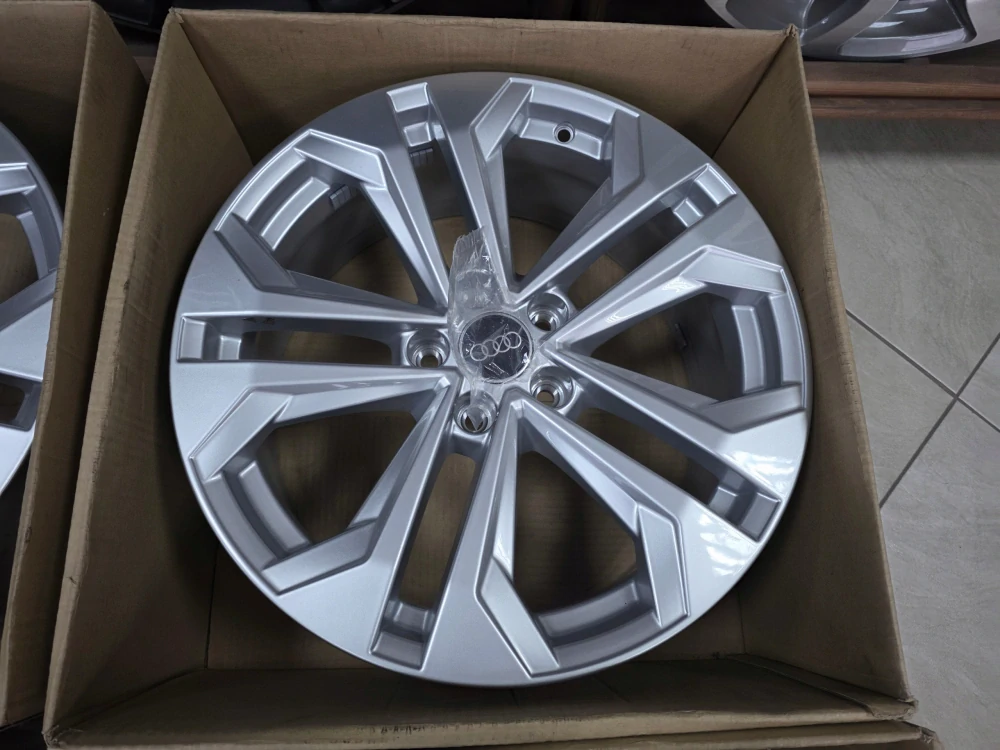 Audi A4 Allroad B9 Audi A5 8T 8W9601025L 18"