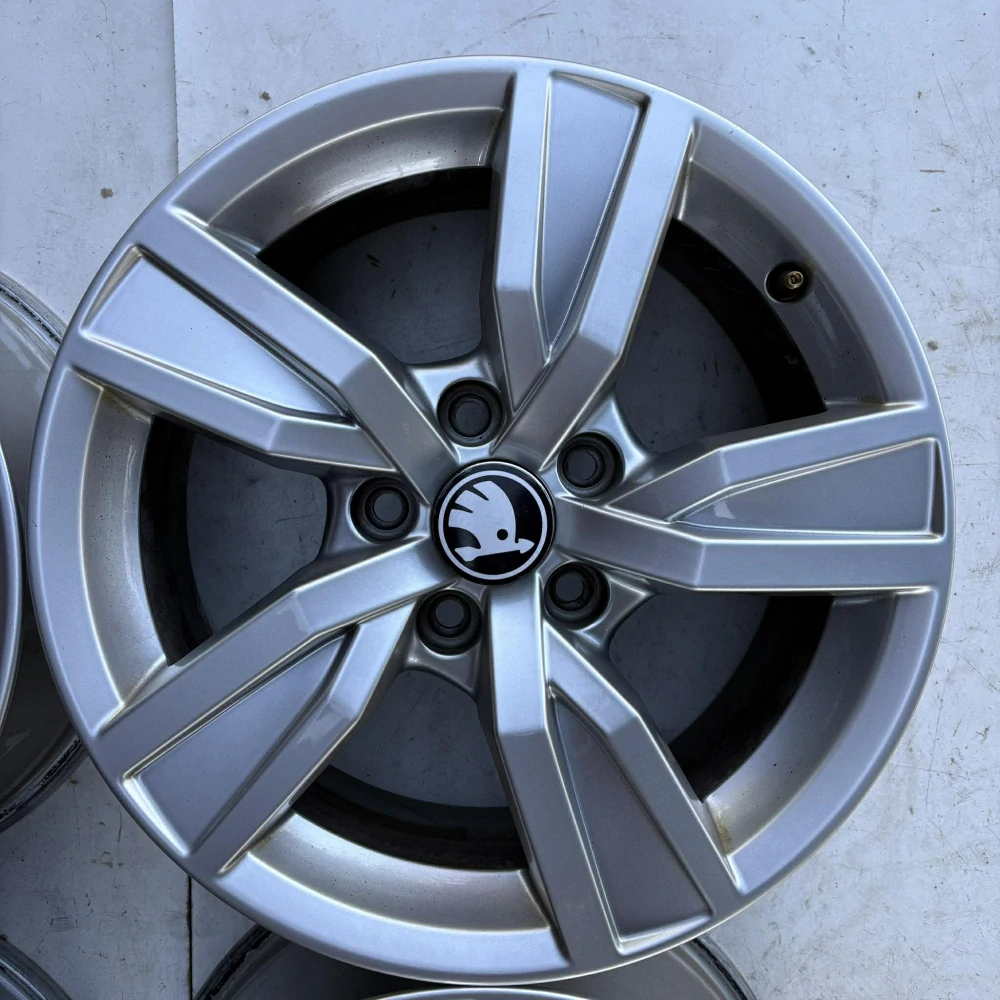 ALU KOLA ŠKODA OCTAVIA SUPERB KAROQ YETI 16" DPH