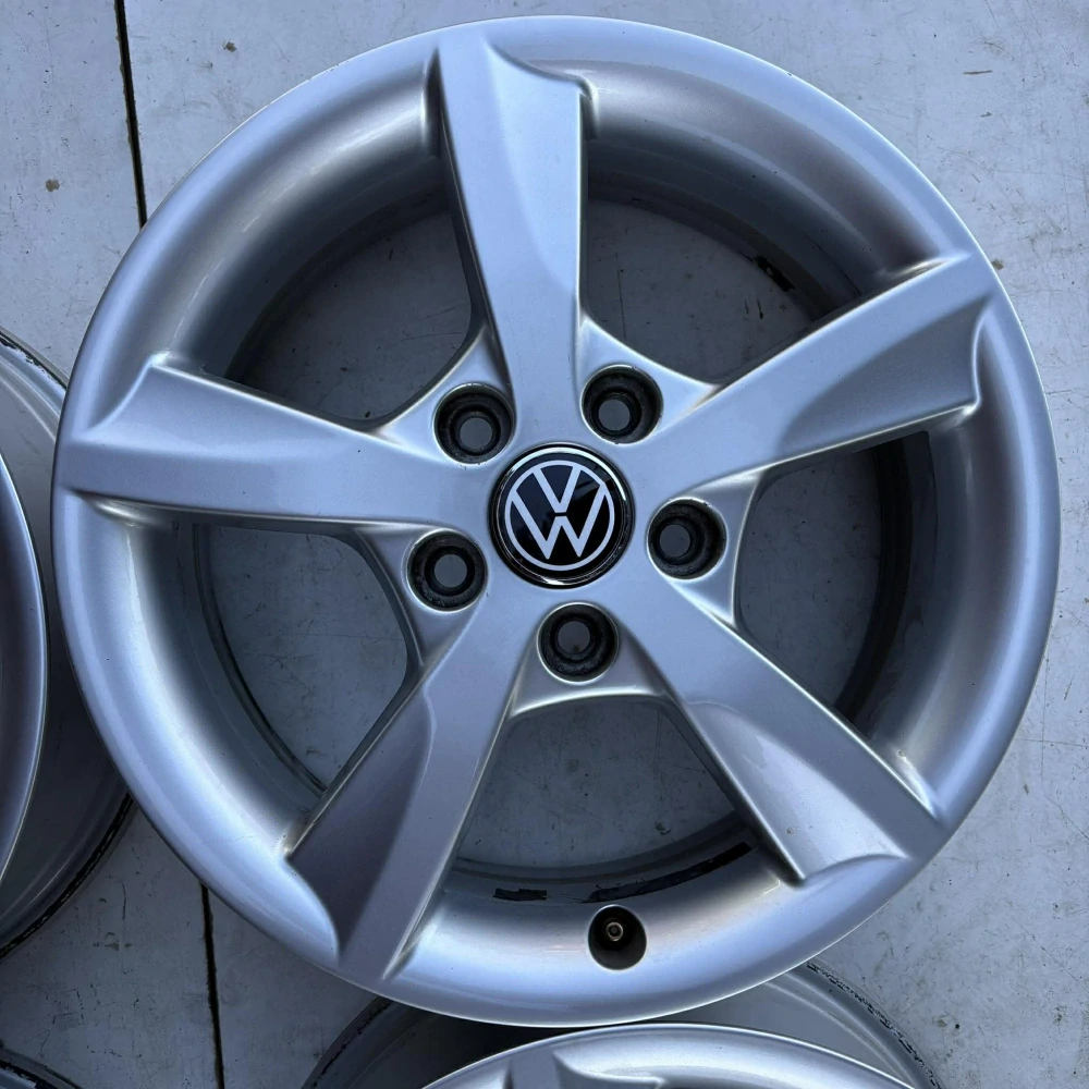 ALU KOLA VW GOLF TOURAN CADDY 16" DPH