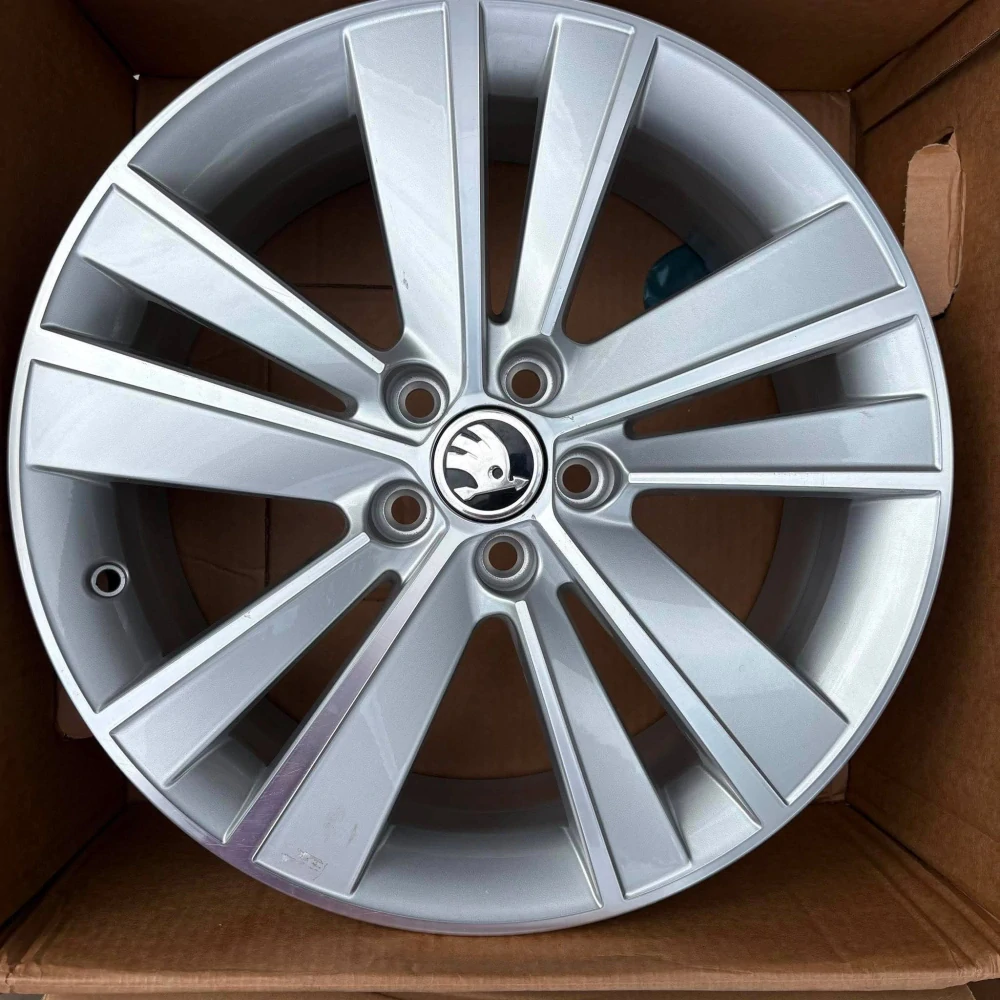NOVÁ ALU KOLA ŠKODA RAPID FABIA KAMIQ SCALA 17"DPH