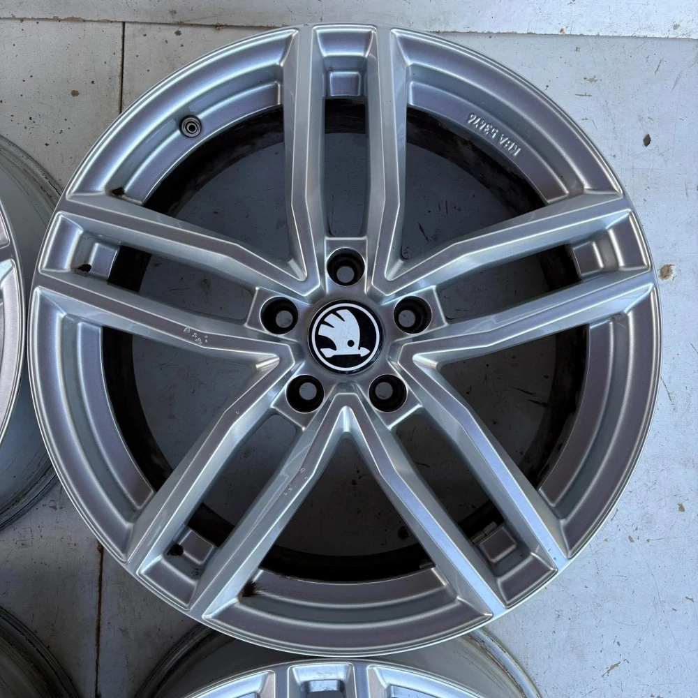 ALU KOLA ŠKODA KAROQ OCTAVIA SUPERB 18" DPH