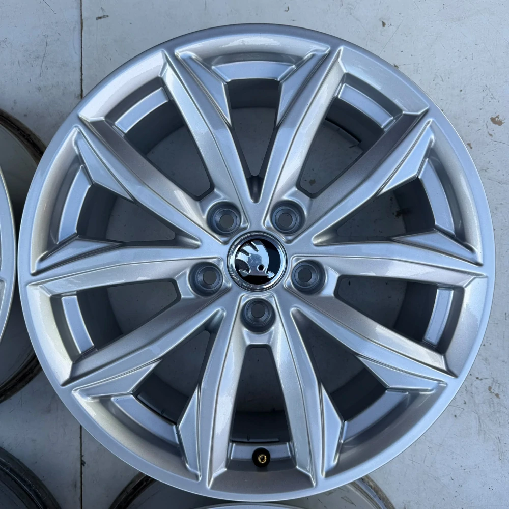 NOVÁ ALU KOLA ŠKODA OCTAVIA KAROQ SUPERB 17"