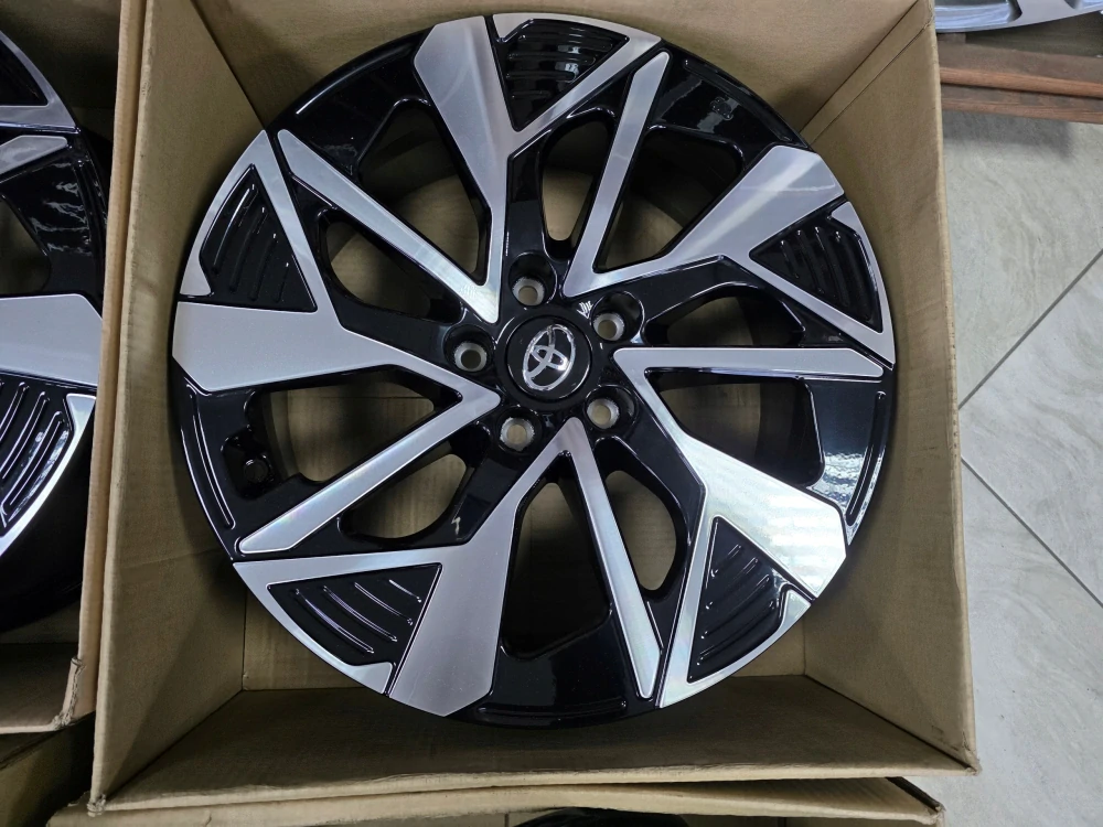 Toyota Corolla RAV4 Yaris Cross C-HR Camry 18"